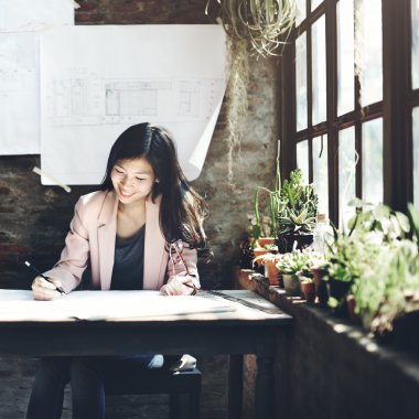 Ofiste çalışan iş kadını