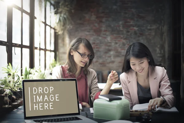 Businesswomen Working at Meeting — Stock Photo, Image