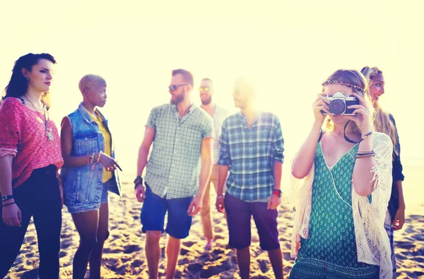 Mladí lidé Friendsfreedom Beach koncept — Stock fotografie