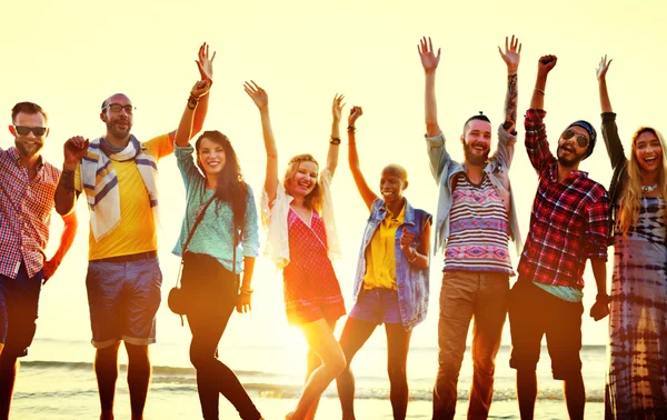 Jeunes Amis à la plage Party Happiness Concept — Photo