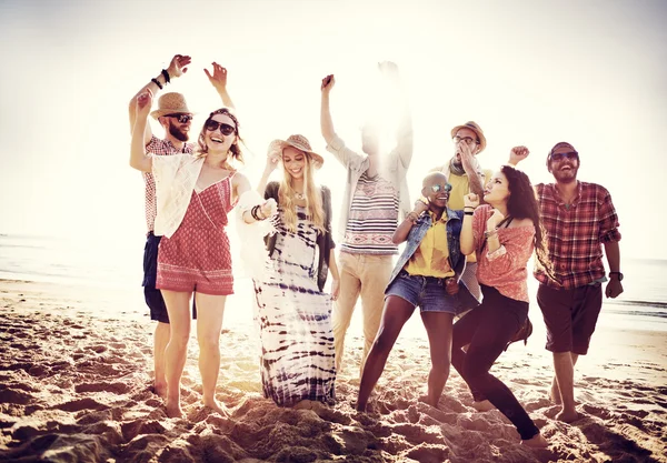 Tonåringar vänner på Beach Party Concept — Stockfoto