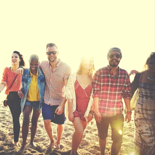 Diverse mensen op Beach zomer party Concept — Stockfoto