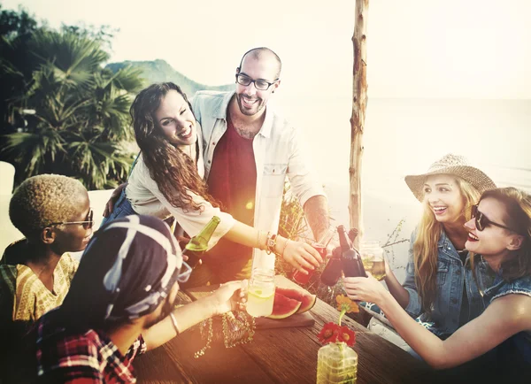 Przyjaciele na Beach Party szczęście koncepcja — Zdjęcie stockowe