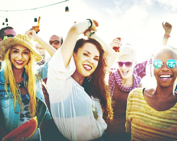 Amigos en Beach Party Concepto de Felicidad — Foto de Stock