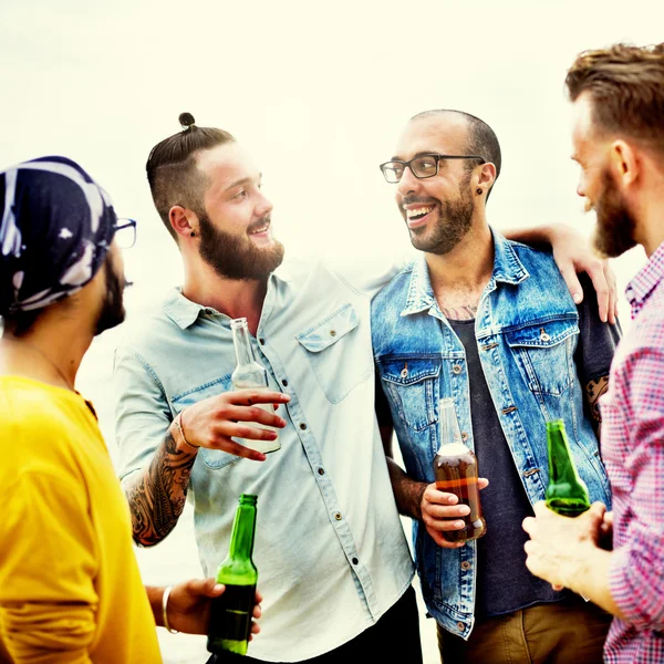 Hipster boire ensemble amis Concept — Photo