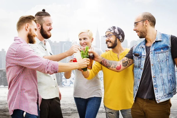 Erkekler Hipsters içme birlikte kavramı — Stok fotoğraf