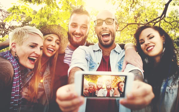 Arkadaşlar beraberlik Selfies kavramı — Stok fotoğraf