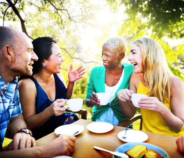 Diverse Friends Hanging dinner — Stock Photo, Image