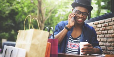 Telefonda Konuşan Adam