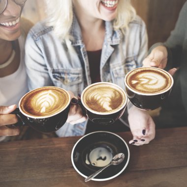 Kahve İçen Kadınlar