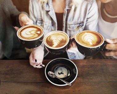 Kahve İçen Kadınlar