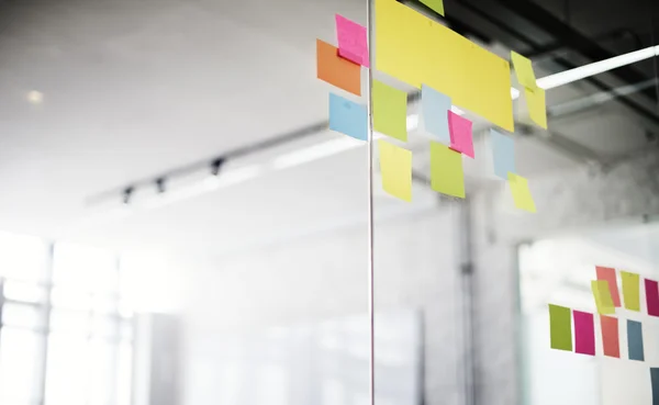 Post-It Office herinneren aankondiging-Concept — Stockfoto