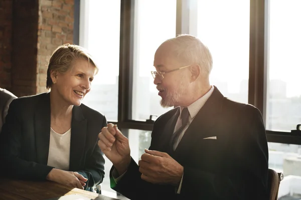 Concetto di lavoro di squadra in ufficio — Foto Stock