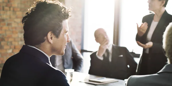 Concetto di lavoro di squadra in ufficio — Foto Stock