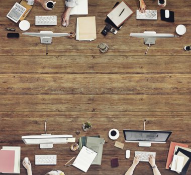 iş adamları bilgisayarlarda çalışma