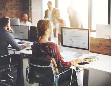 Ofiste çalışan iş kadını.