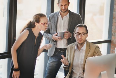 İş arkadaşları yaratıcı tasarım