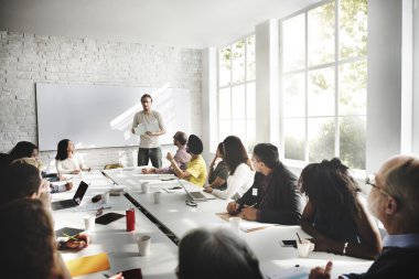 Ofiste çalışan iş adamları