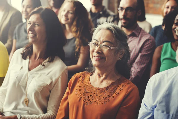 Diversidad de las personas en reunión —  Fotos de Stock