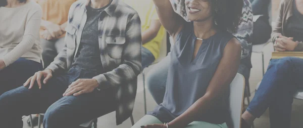 Diversidad de las personas en reunión — Foto de Stock