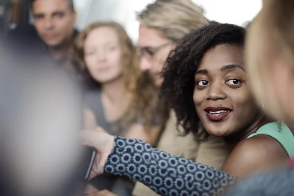 Diversiteit mensen tijdens vergadering — Stockfoto