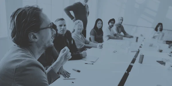 Diversidad de las personas en reunión —  Fotos de Stock