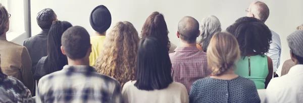 Diversidad de personas en el seminario — Foto de Stock