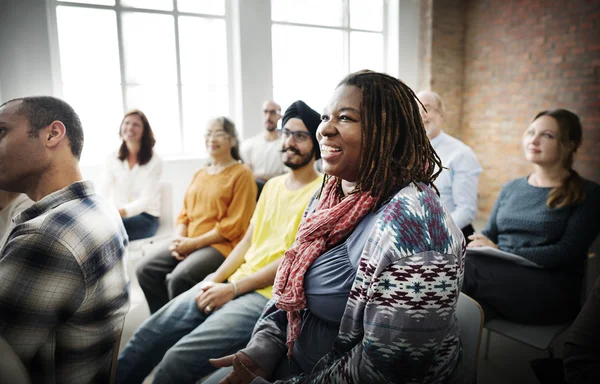 Diversidad de las personas en reunión —  Fotos de Stock