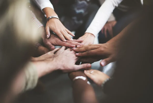 Gente con las manos juntas — Foto de Stock