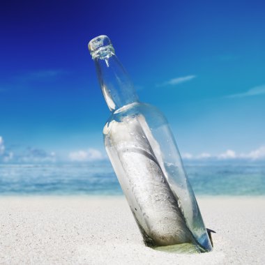 Sahilde bir şişe bir mesaj 