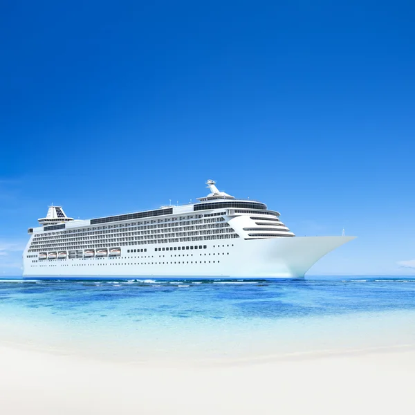 Kreuzfahrtschiff im Meer — Stockfoto