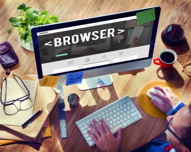 klavyede yazarak adam