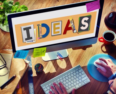 klavyede yazarak adam