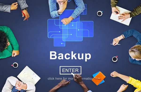 Pessoas de negócios apontando no conceito de backup — Fotografia de Stock