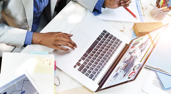 Empresária no laptop, trabalhando Concep — Fotografia de Stock