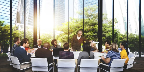 Mångfald människor Brainstorming — Stockfoto