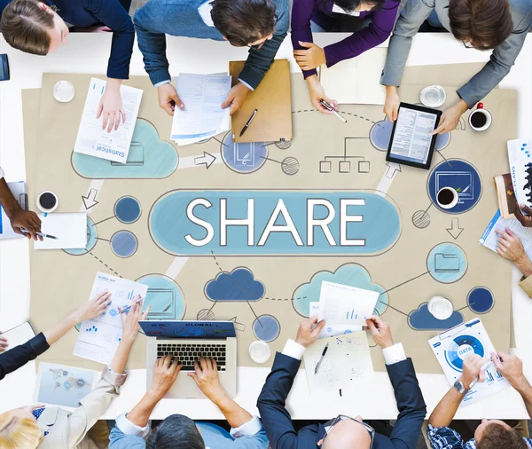 分享文字，共享数据连接全球通信概念 — 图库照片