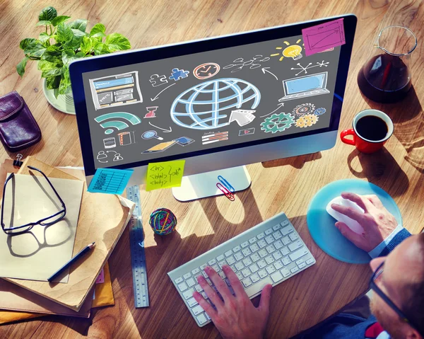 Man typing on keyboard — Stock Photo, Image