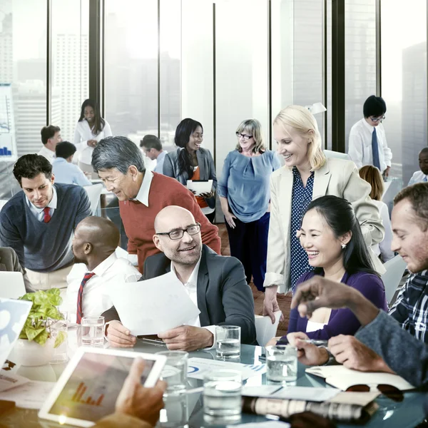 Equipo empresarial trabajando juntos — Foto de Stock