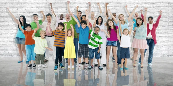 Gruppe von Diversity-Menschen und Kindern — Stockfoto