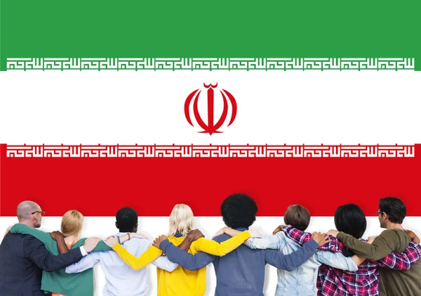 Wieloetnicznego ludzie i flagę kraju Iran — Zdjęcie stockowe