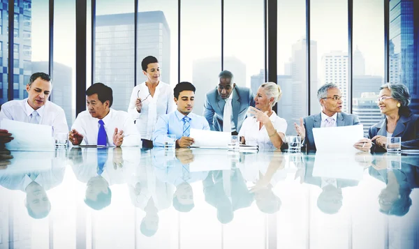 Pessoas em reunião de negócios — Fotografia de Stock