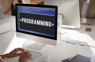 bilgisayar ekranında programlama ile