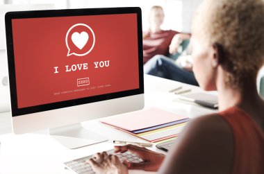 ı Love You ile bilgisayar monitör
