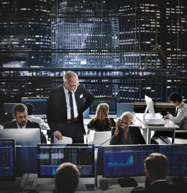 İş işçi ve gece şehir