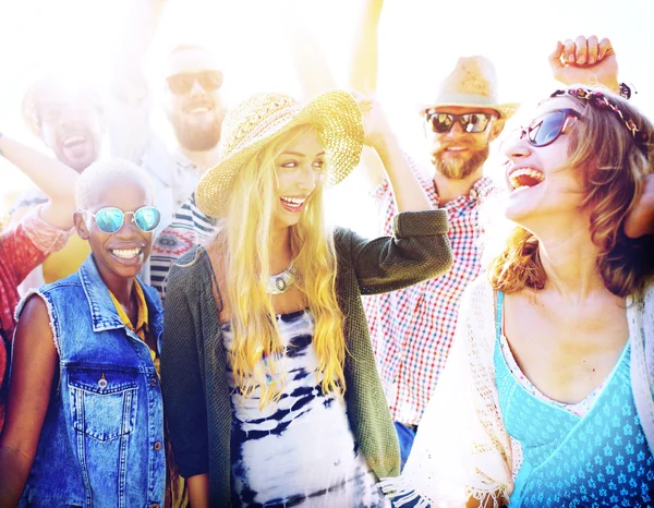 Adolescentes Amigos en Beach Party Concept — Foto de Stock