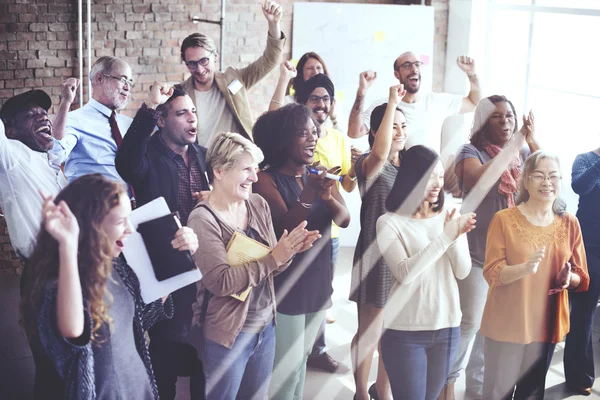 Diversité les gens applaudissent — Photo