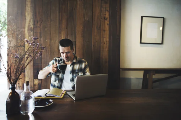 Hombre Relajante, Concepto de trabajo de estilo de vida — Foto de Stock