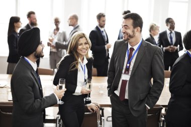 iş adamları tartışıyor