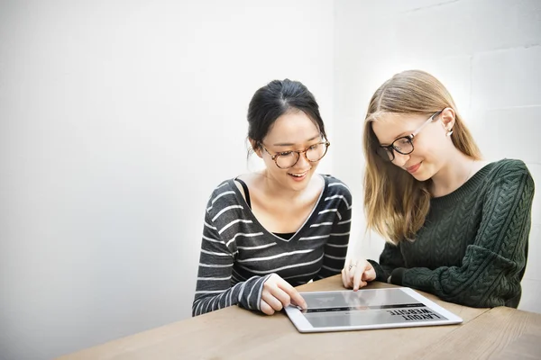 Conceito de comunicação de brainstorming — Fotografia de Stock